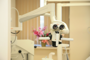 根管治療に使用するマイクロスコープ